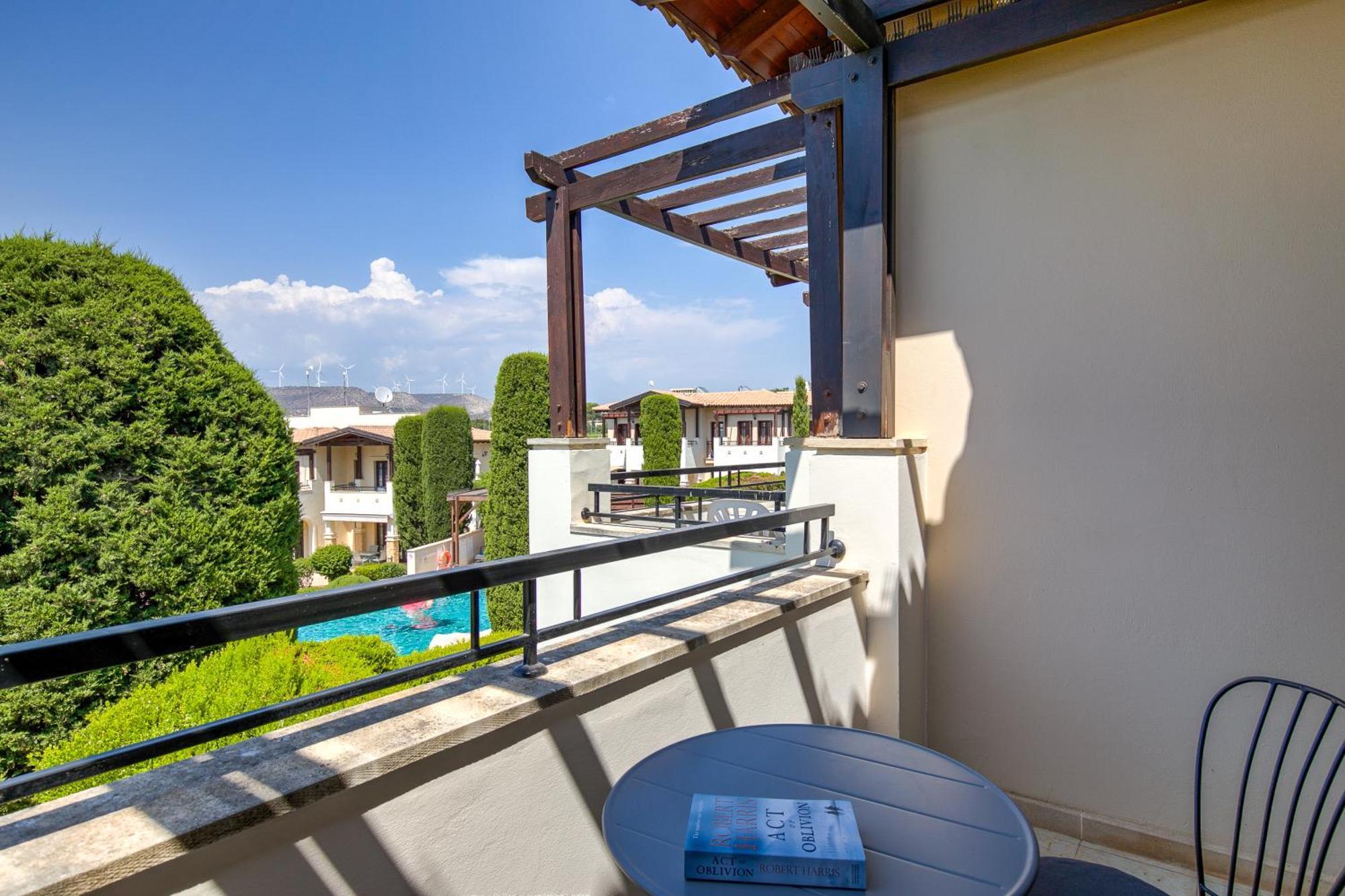 2 Bedroom Apartment Chloe With Communal Pool, Aphrodite Hills Resort Kouklia Exterior foto