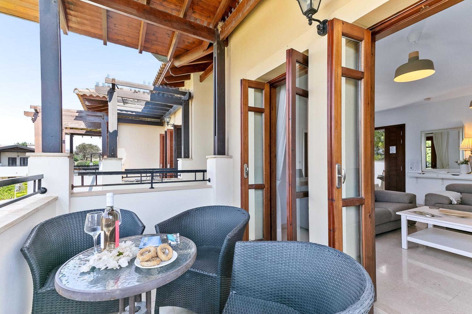 2 Bedroom Apartment Chloe With Communal Pool, Aphrodite Hills Resort Kouklia Exterior foto